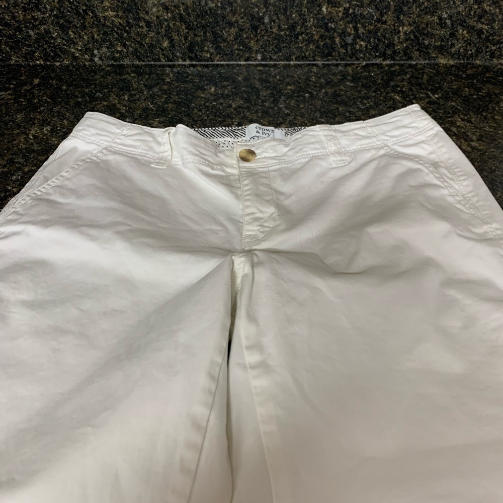 Crop white pants Crown and Ivy size 8 cotton waist 16” L 24 , rise 11”
